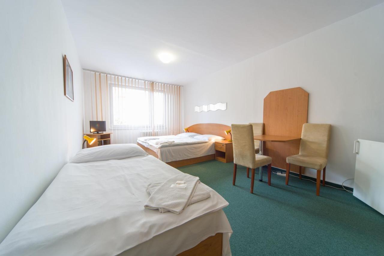 Hotel Arnost Garni Pardubice Exterior foto